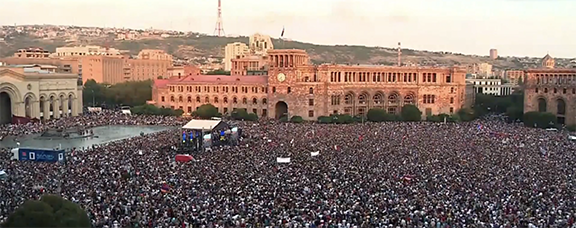 Paşinyan'dan 100. gün mitingi: Sizden gizli anlaşma yapmam